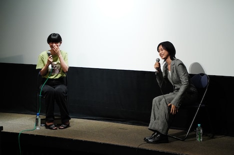 左から山中瑶子、河合優実