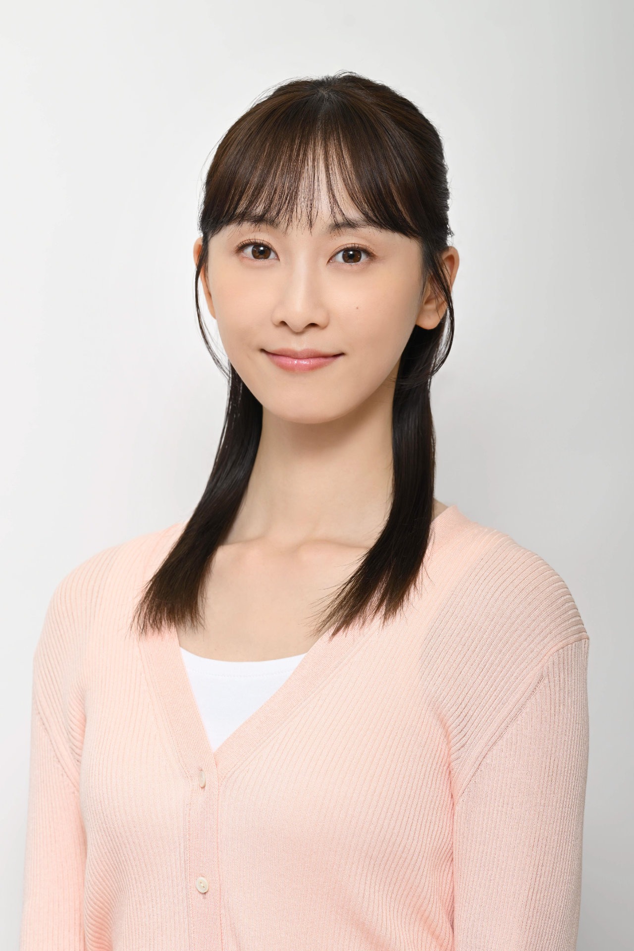 「オクトー ～感情捜査官 心野朱梨～ Season2」より、松井玲奈演じる心野紫織
