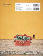 「桜井日奈子10周年記念写真集 鴇色」より、特装版スペシャルボックスの裏面。