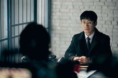 韓国ドラマ「悪人伝記」より、シン・ハギュン演じるハン・ドンス（右）