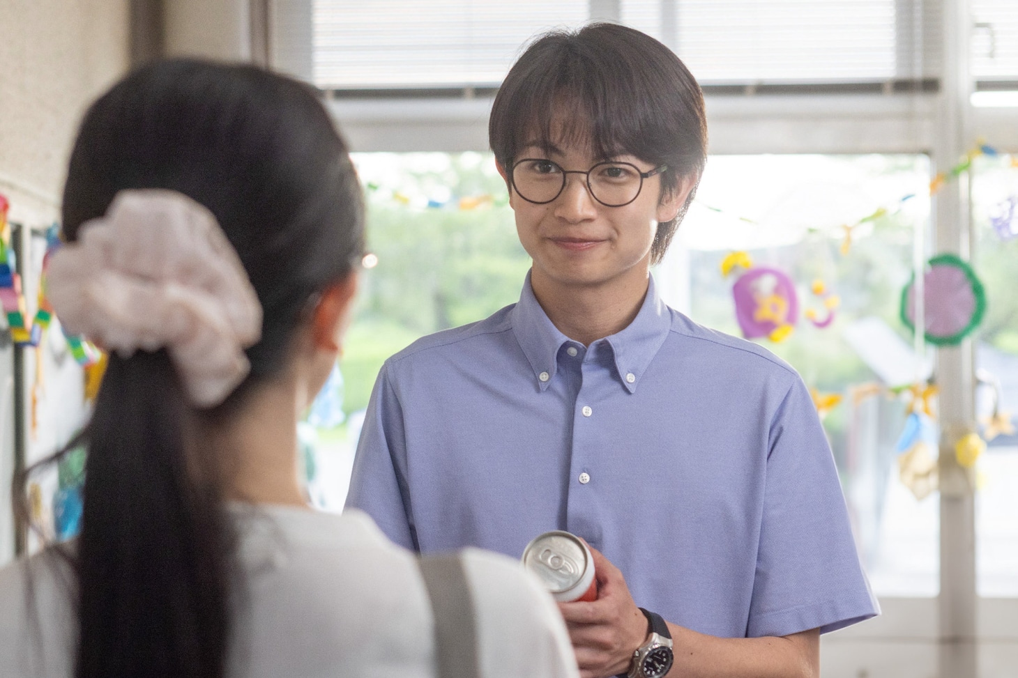 夜ドラ「未来の私にブッかまされる!?」より、五十嵐頼人役の綱啓永（奥）