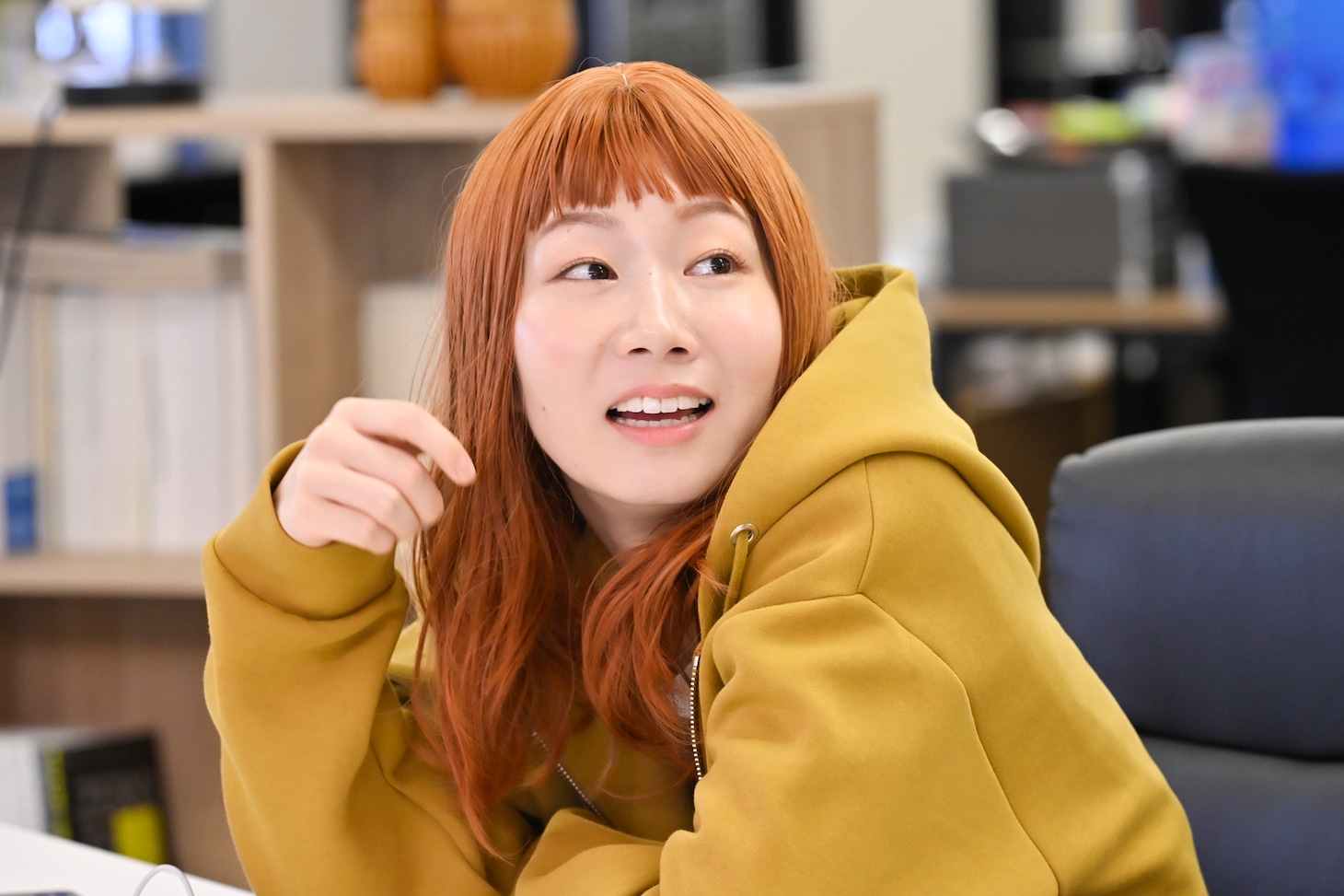 ドラマ「無能の鷹」より、土居志央梨演じる鵙尾弓