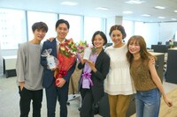 左から渡辺翔太、戸塚純貴、小林涼子、中村アン、秋元真夏