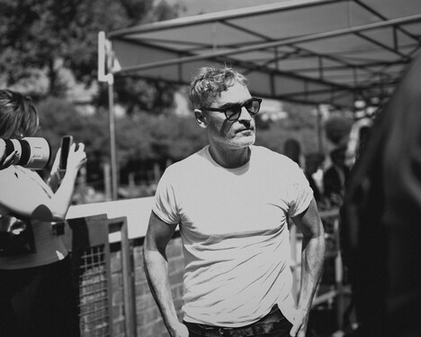 第81回ヴェネツィア国際映画祭に参加したホアキン・フェニックス