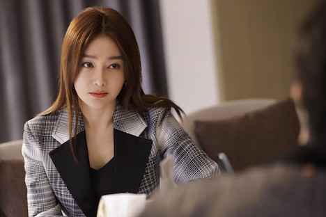 中国ドラマ「華麗なる転身～妻たちの逆襲～」より、チン・ラン（秦嵐）演じる蘇菲（スー・フェイ）。