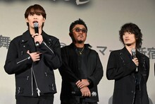 左から関哲汰、バン仲村、武子直輝