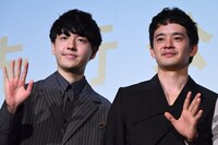 左から奥山大史、池松壮亮