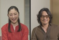 「愛していると言ってくれ 2020 特別版 豊川悦司＆常盤貴子 25年ぶりのリモート同窓会」より、豊川悦司（右）と常盤貴子（左）