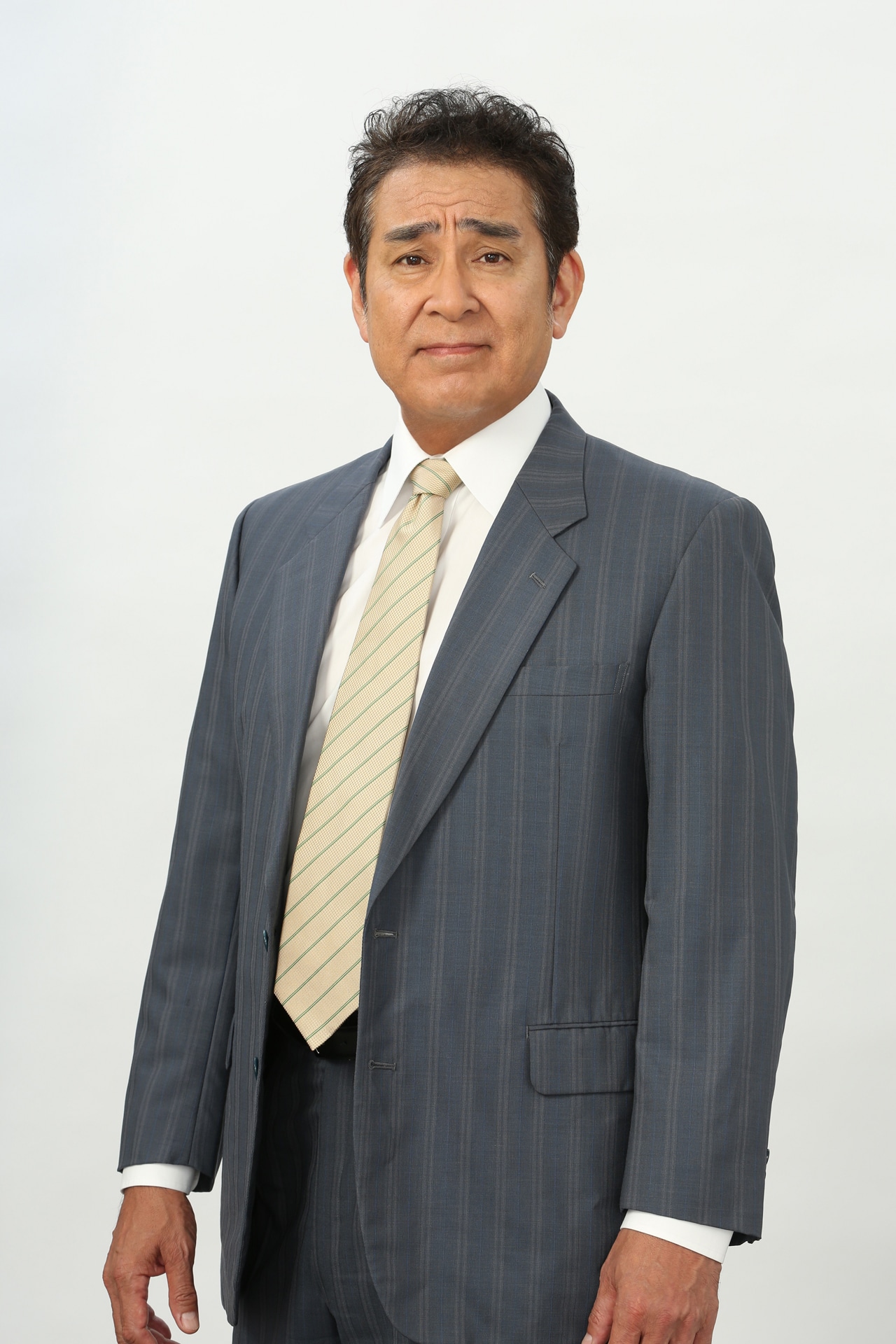 ドラマ「オクラ」より、鷲沢泰造役の宇梶剛士。