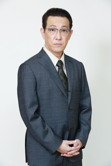 土方昭彦役の阪田マサノブ