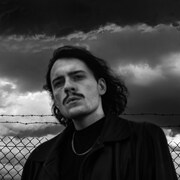 「白内障」監督のルーカス・イヴァニクツ