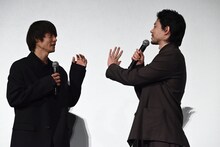 左から窪田正孝、菅田将暉