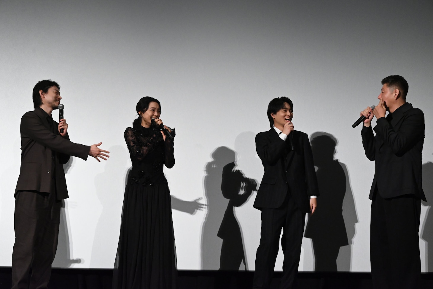 左から菅田将暉、古川琴音、奥平大兼、荒川良々