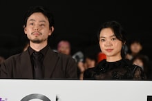 左から菅田将暉、古川琴音