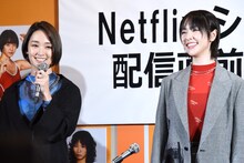 左から剛力彩芽、唐田えりか