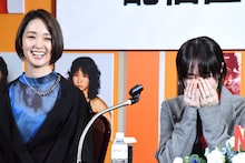 左から剛力彩芽、唐田えりか