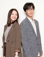「バツコイ」より、美留町カホリを演じる高田里穂（左）、砂後谷輝義を演じる渡部秀（右）