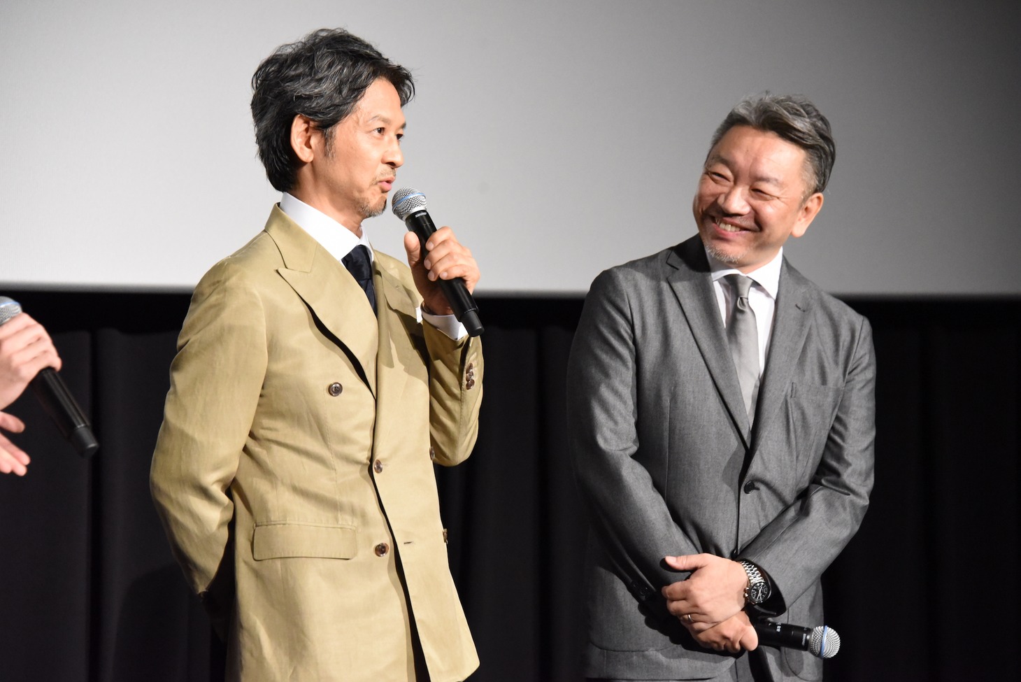 左から緒形直人、中尾浩之