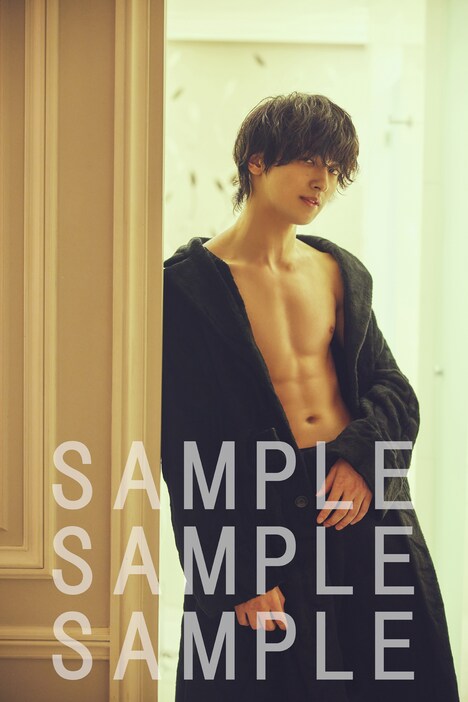 「横浜流星2025年カレンダー」より、横浜流星ファンクラブ限定版のオリジナルポストカード