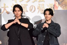 左から山崎賢人、吉沢亮