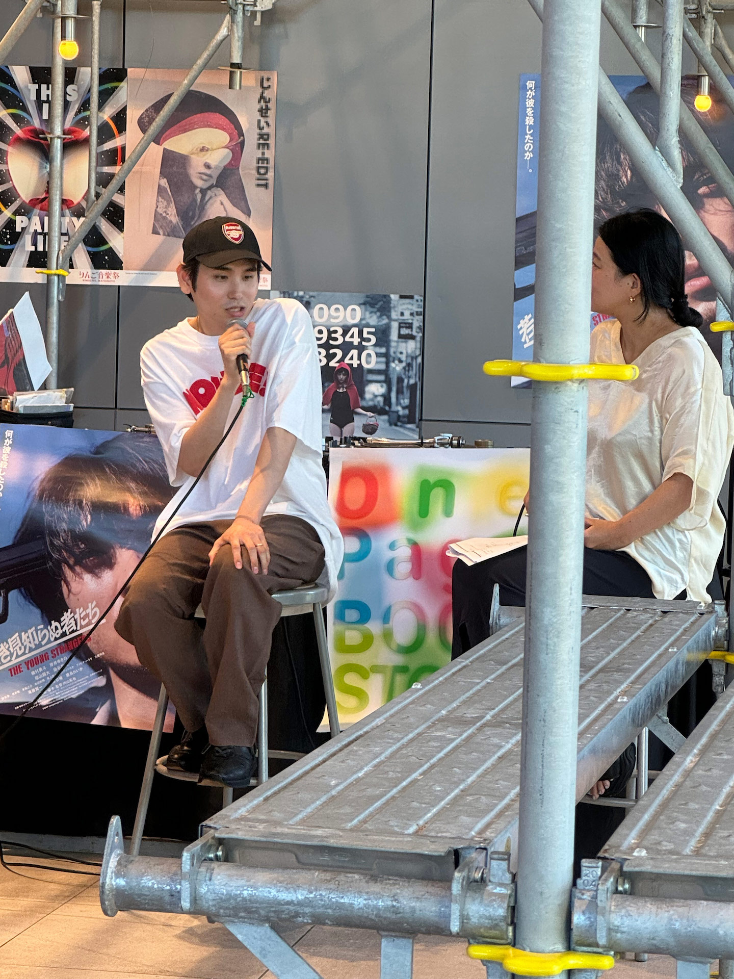 内山拓也（左）