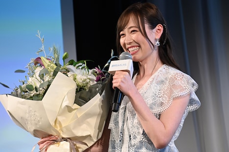 8月28日に26歳の誕生日を迎え、花束を贈られた福原遥
