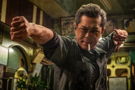 「トワイライト・ウォリアーズ 決戦！九龍城砦」より、ルイス・クー演じるロンギュンフォン