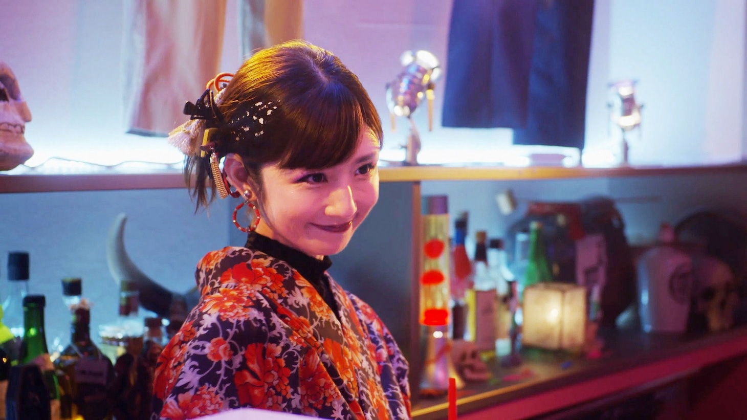 夜ドラ「未来の私にブッかまされる!?」より、アヤママ役の小倉優子