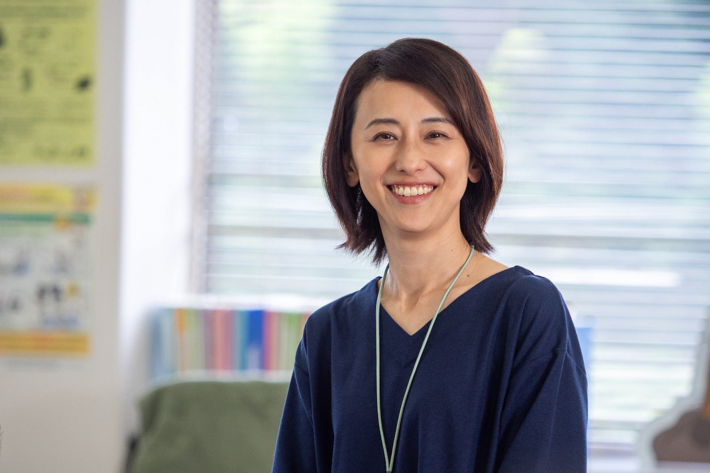 夜ドラ「未来の私にブッかまされる!?」より、高津順子役の紺野まひる