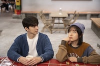 左からリン・イー（林一）演じるリン・トゥオ、リー・ランディ（李蘭迪）演じるアン・ジーチュエ。