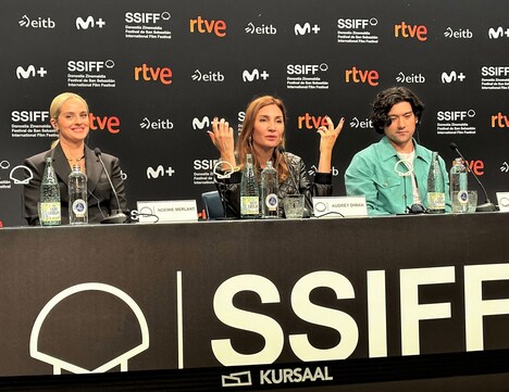 第72回サンセバスチャン国際映画祭にて、「エマニュエル（原題）」記者会見の様子