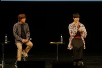 左から長井龍雪、前田拳太郎