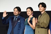 左から今井彰人、忍足亜希子、吉沢亮