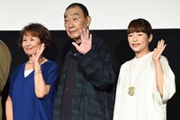 左から烏丸せつこ、でんでん、呉美保