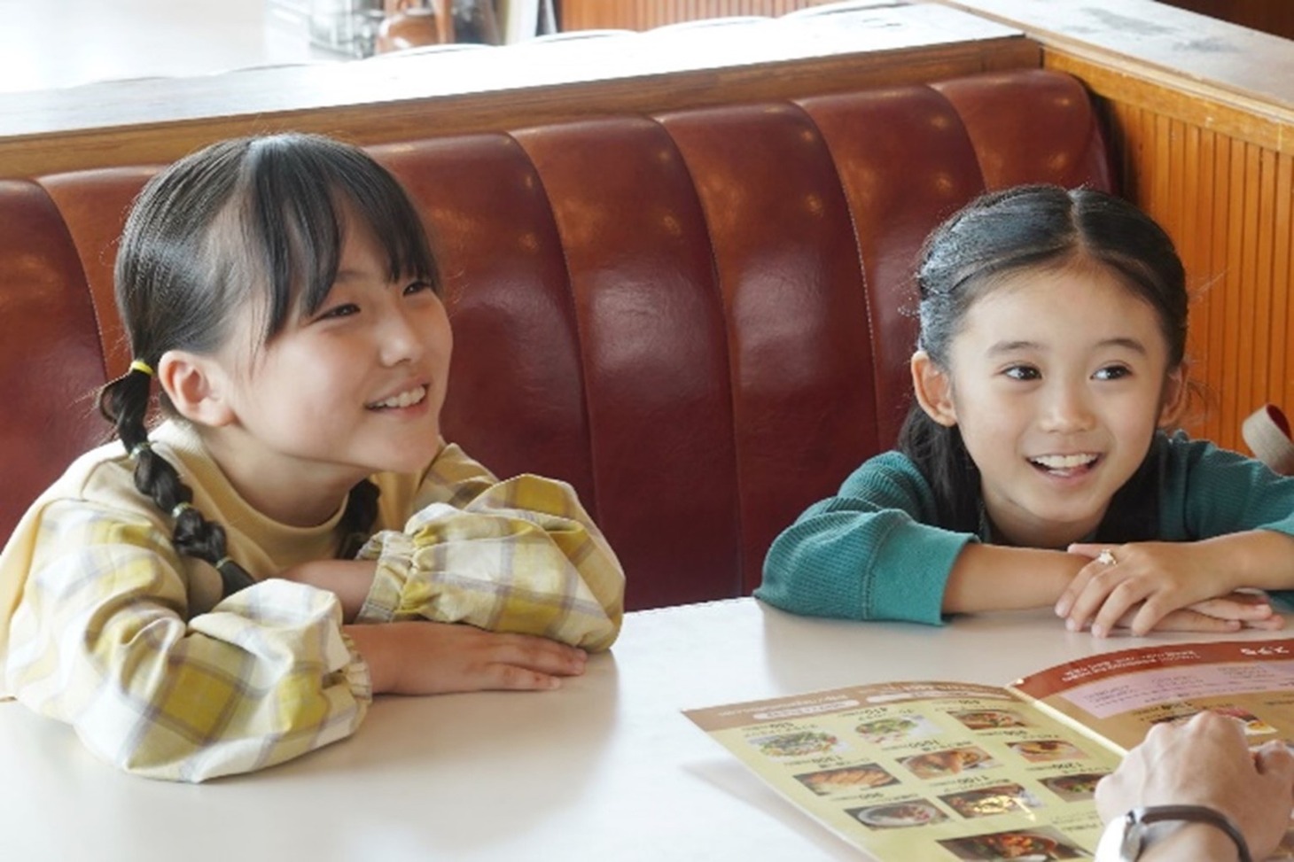 FODオリジナルスピンオフドラマ「親子は道半ば」場面写真