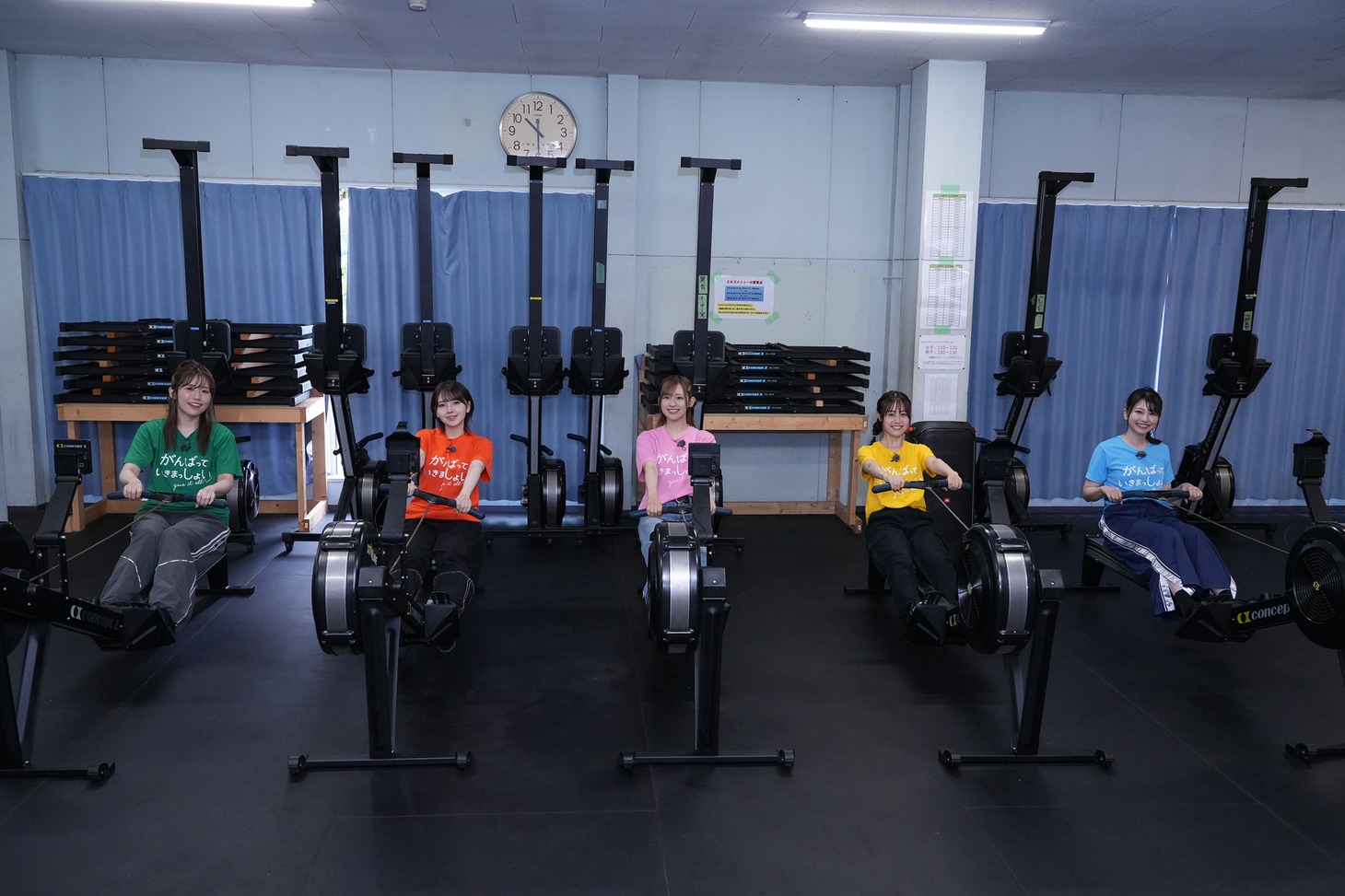 左から長谷川育美、鬼頭明里、高橋李依、伊藤美来、雨宮天。