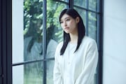 ドラマ「Qrosの女 スクープという名の狂気」より、正体不明の“Qrosの女”を演じる黎架