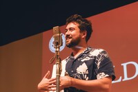 「サートゥ / うさぎ年」監督のジョシュア・トリッグ