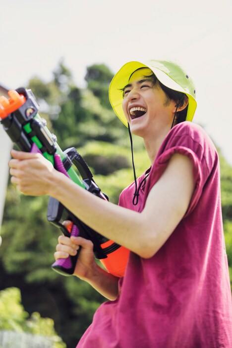 「鈴鹿央士 カレンダーブック2025」より。