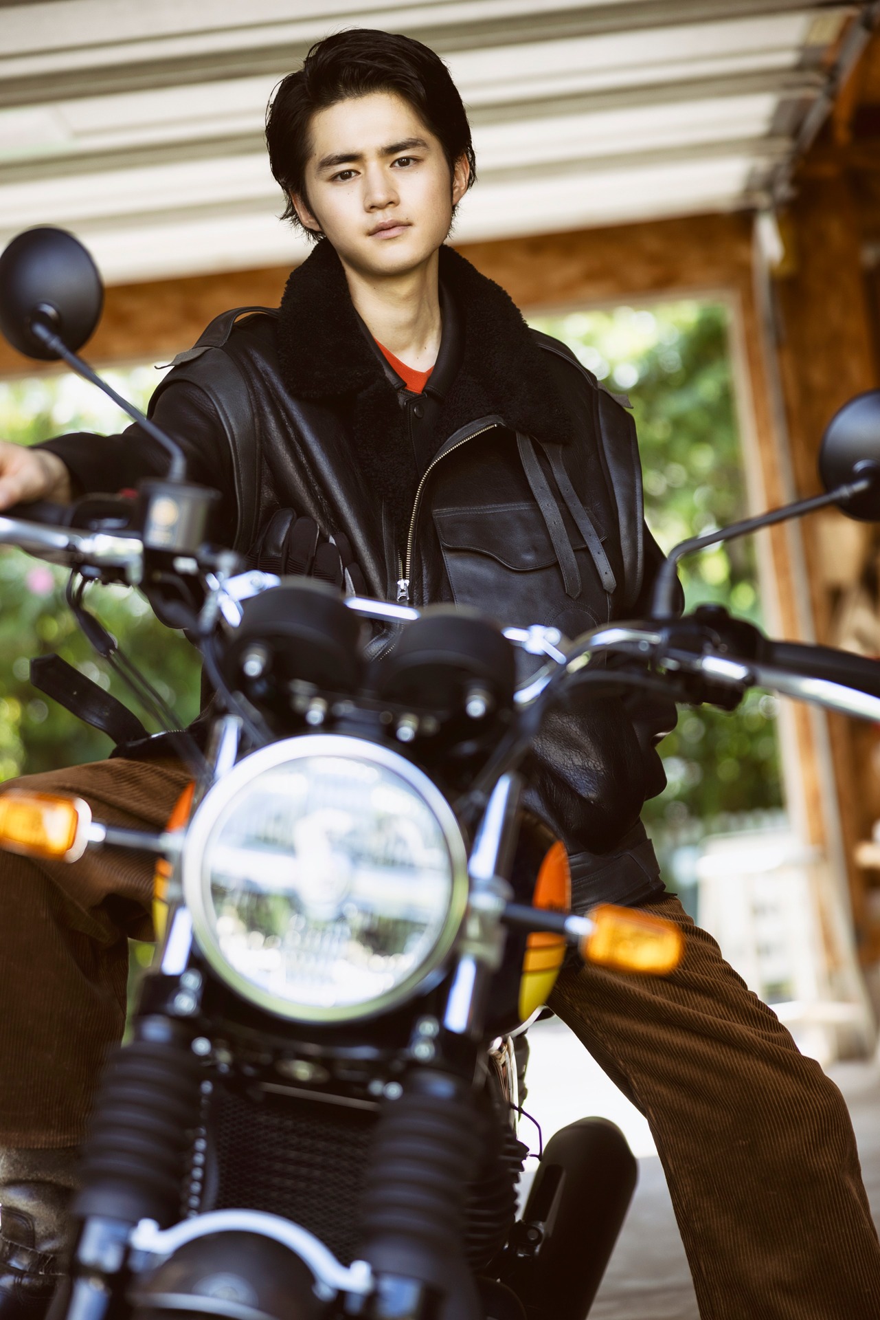 「鈴鹿央士 カレンダーブック2025」より。