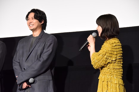 左から磯村勇斗、岸井ゆきの