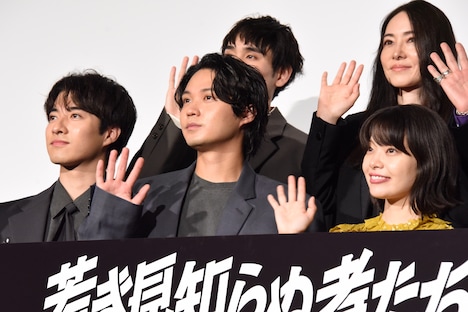 映画「若き見知らぬ者たち」完成披露舞台挨拶の様子。