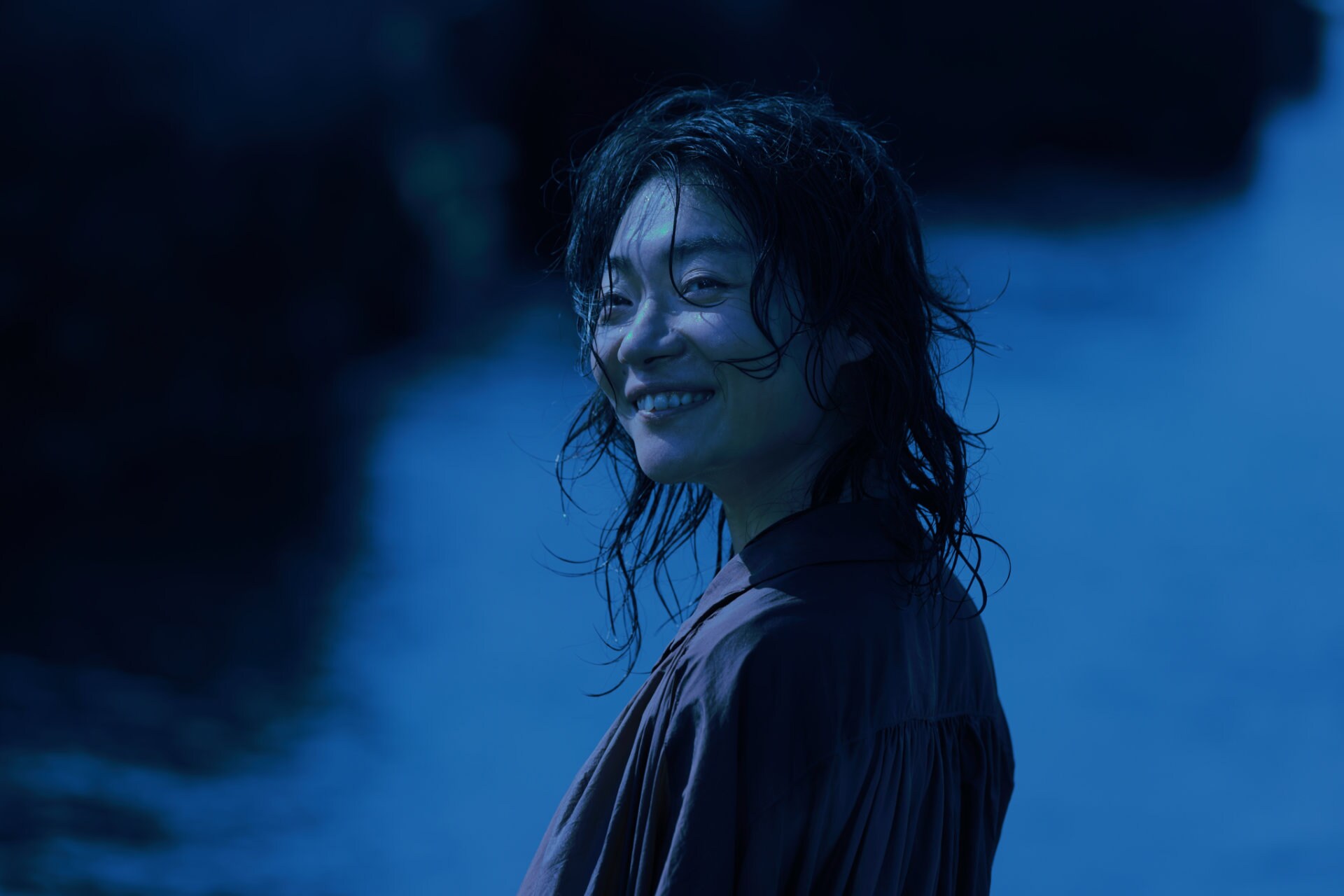 映画　徒花　井浦新　甲斐さやか サイン入り フォトTシャツ ブラック 徒花」甲斐さやか監督、井浦新主演。自らのクローンと対話し、生を