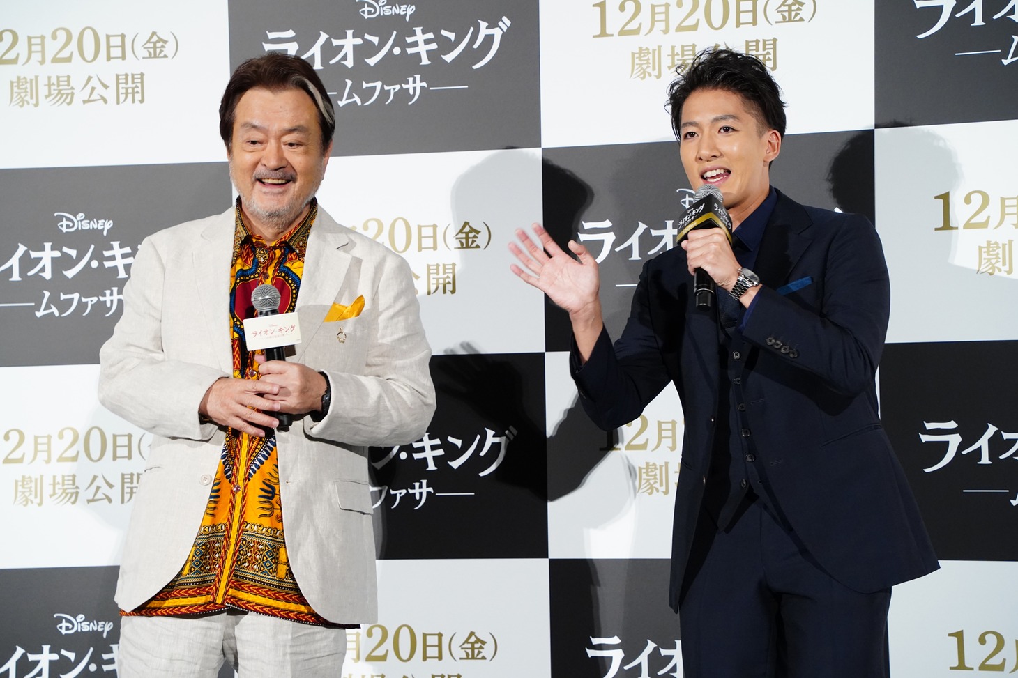 左から大和田伸也、尾上右近