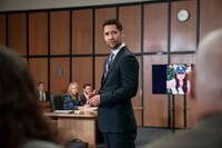 Netflixシリーズ「リンカーン弁護士」シーズン3場面写真
