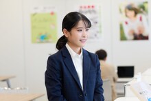 「離婚後夜」より、円井わん演じる川角舞衣