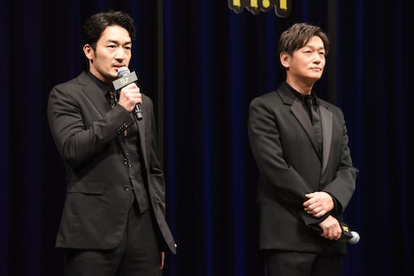 左から大谷亮平、井浦新