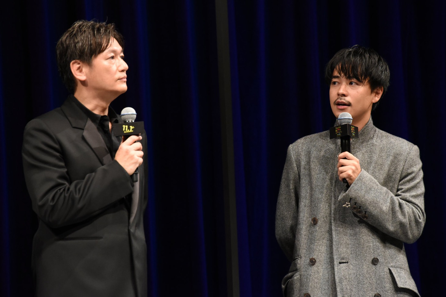 左から井浦新、成田凌