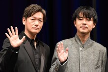 左から井浦新、成田凌