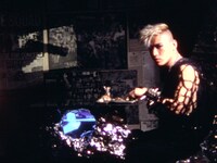 「烈波壊虐音群突入 911」場面写真